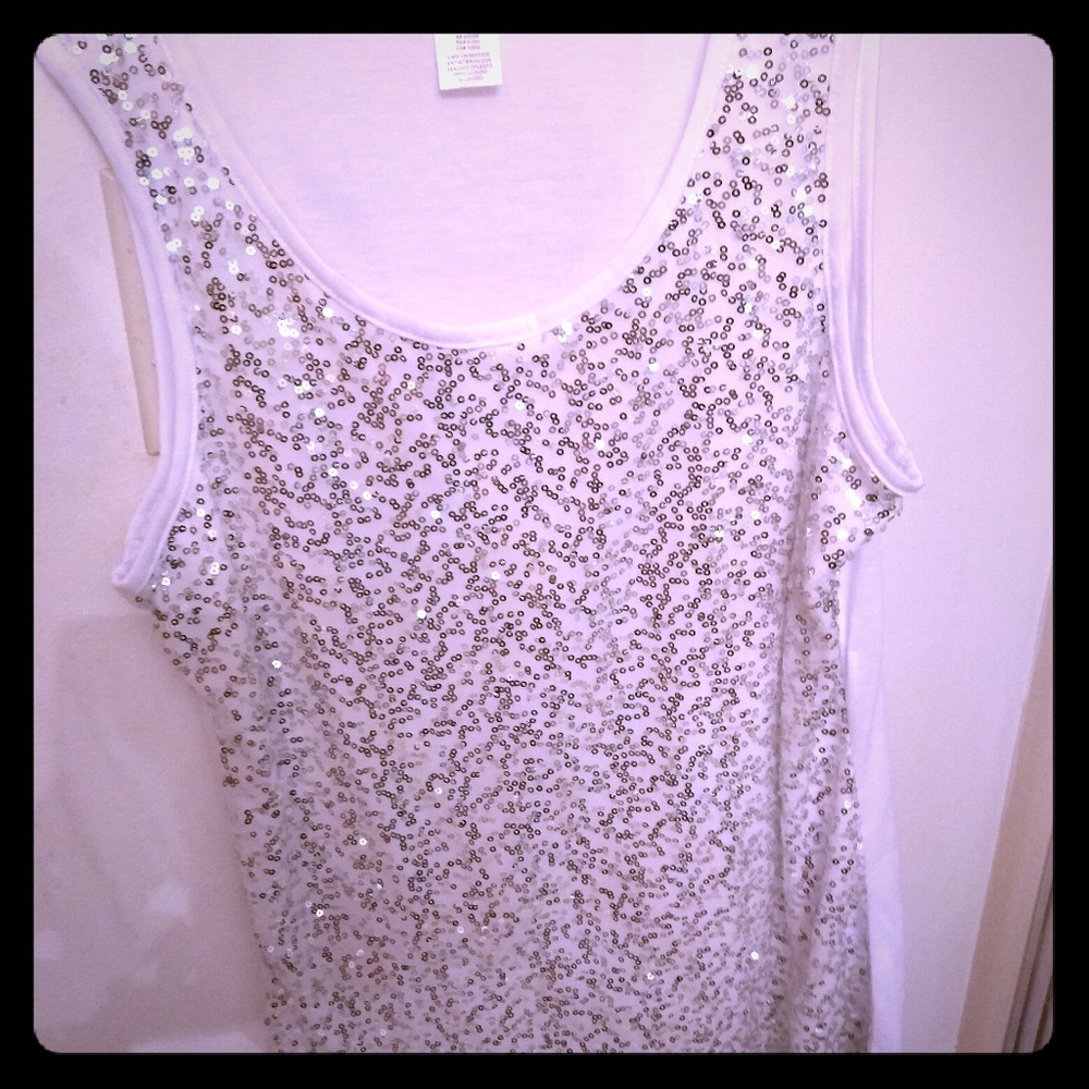 Women's tank top lot.